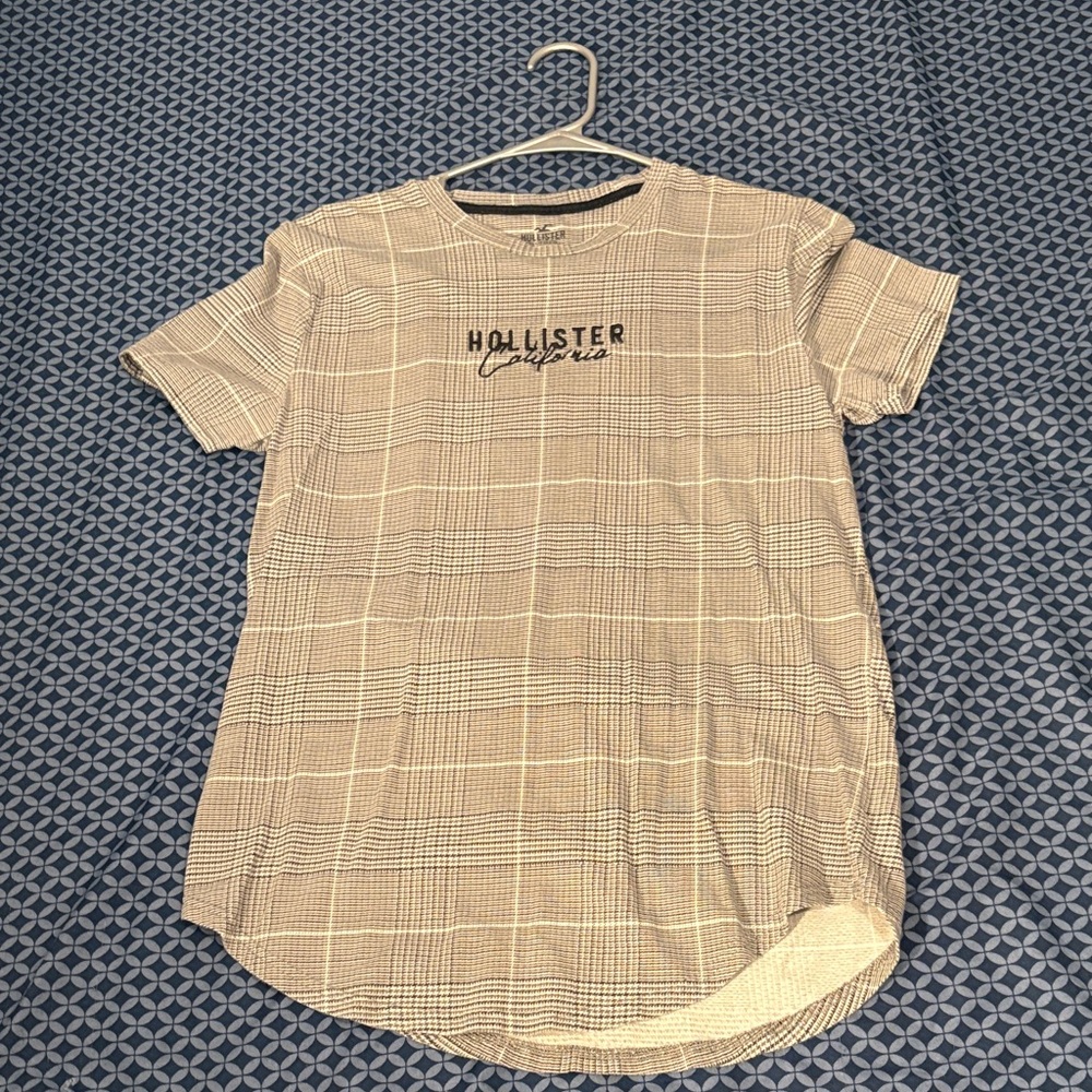 Hollister Men's Grey Plaid Short Sleeve Tee